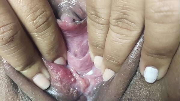 Primer plano punto vista gran co&ntilde_o h&uacute_medo caliente mira observa como hago pierdas