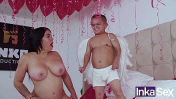 Jorgito Guayaco debuta porno como cupido folla blanca tetona