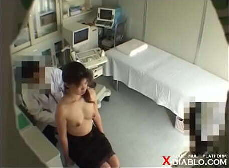 そこそこ美乳の23歳金髪ギャル・接客業アカネさん