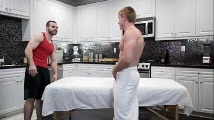 Massage turns into a raw fuck session between two fit jocks
