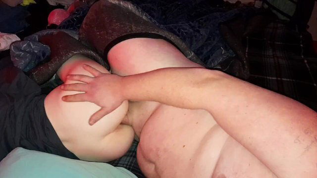 Fucking gorgeous wifes pussy until unloads inside tight pussy