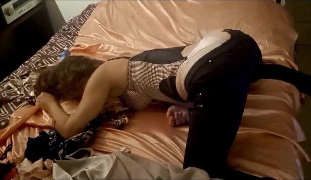 Amateur français, levrette, lingerie satin, sexe habillé, pipe, anulingus