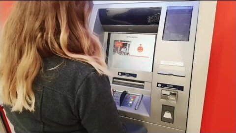 Cash & Go mit Sklave Sissy-Wuff! FINDOM - BALLBUSTING - GELDHERRIN - SMOKING