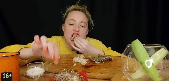 СОБЛАЗНЮ РАССЛАБЛЮ: рыбка хрустящая asmr mukbang