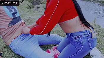 Mi gu&iacute_a se pone cachonda en la caminata miren como termina