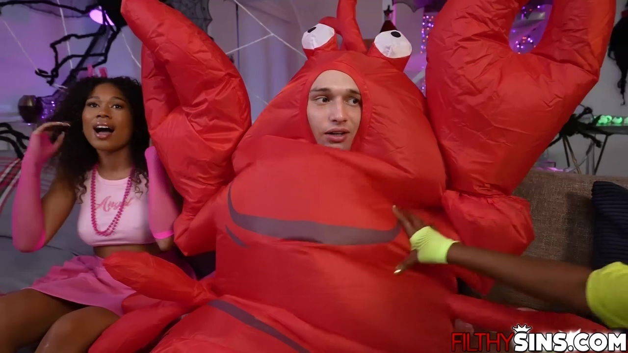 Couch, Naomi Foxxx Skyla Horny Ladies Fucks Stud While Costume