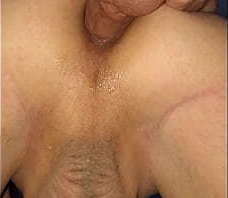 Novinho contraindo o cuzinho enquanto goza com consolo socado