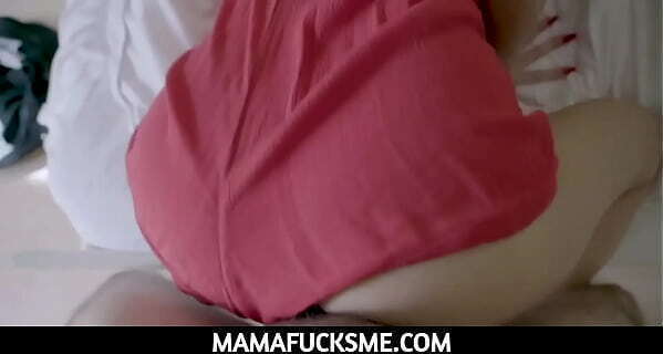 MamaFucksMe Cute skinny stepmother Dava doing chores find them boring