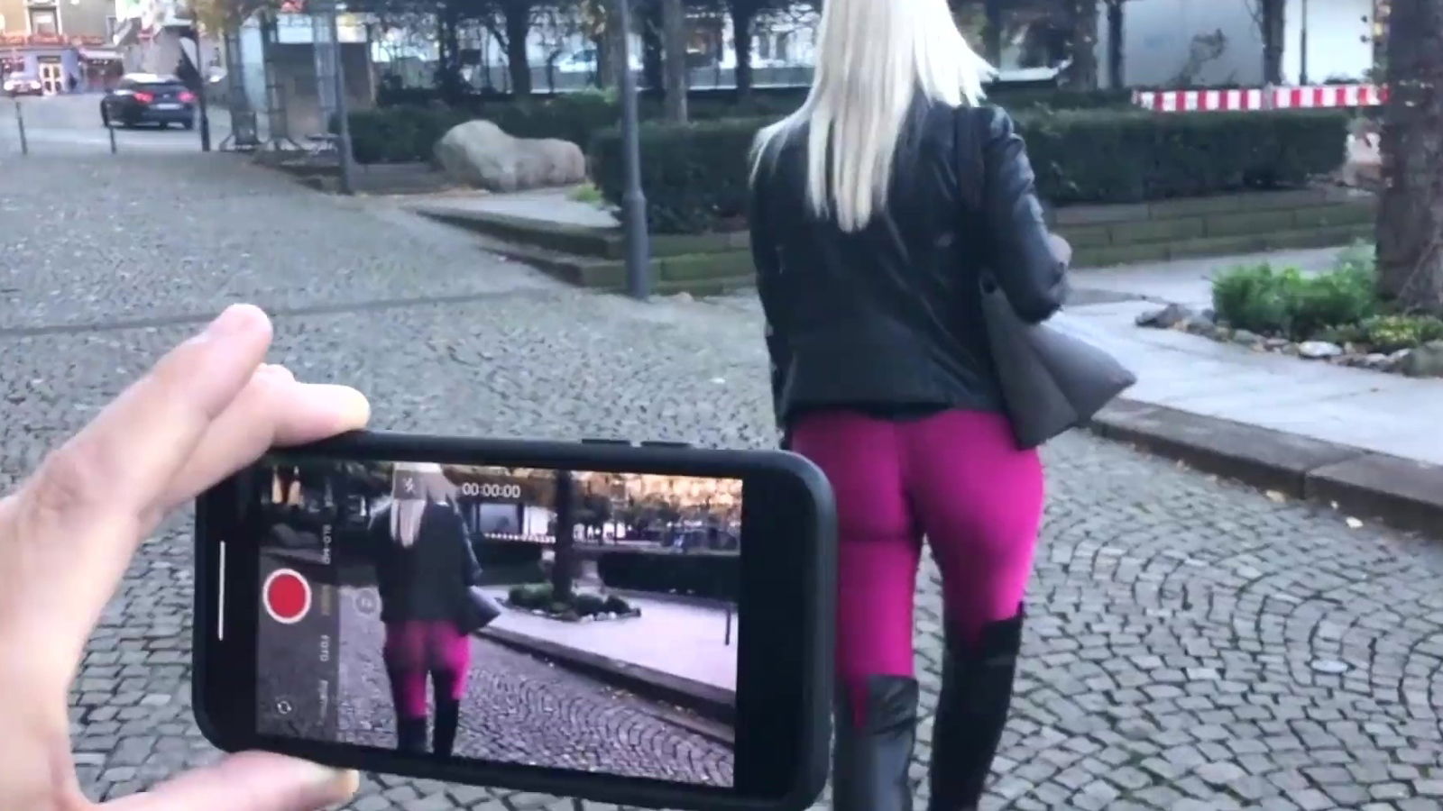 Blonde Milf does take leggings during fuck with stranger