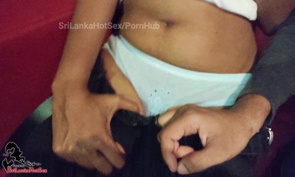 ෆිල්ම් හෝල් එකේ අලුත් කෑල්ලට කටට දුන්නා Sri Lankan New Sex In Film Hall Blowjob My GF