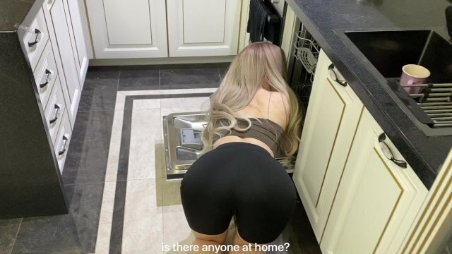 Сводная сестра Alexa Mills наконец-то застряла! Кончил сладкий ротик