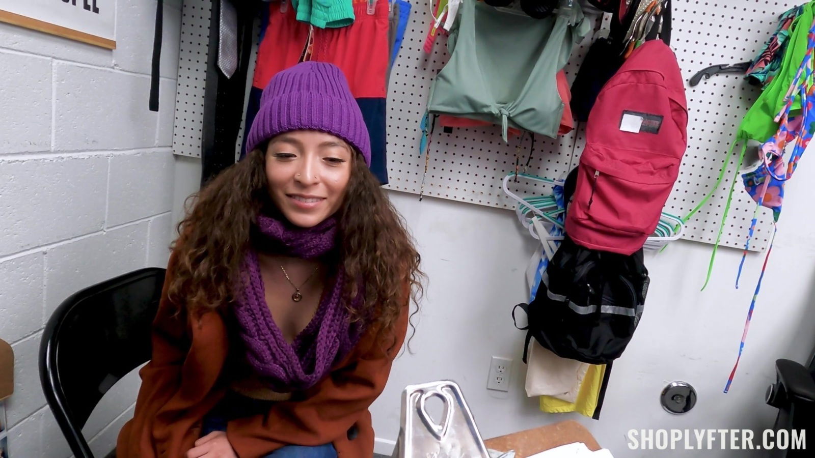 Brunette Amber Summer enjoys while being fucked office