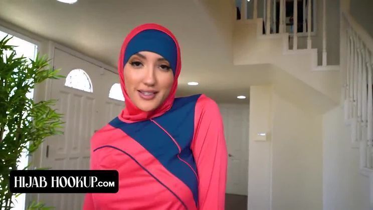 Slut Chloe Amour Takes Landlord's Rent