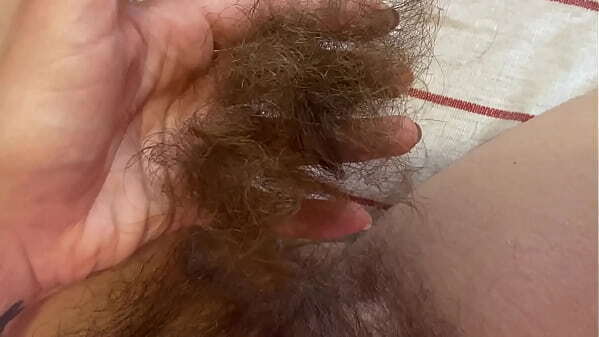 TRIMMING SUPER LONG PUSSY HAIR CLOSEUP