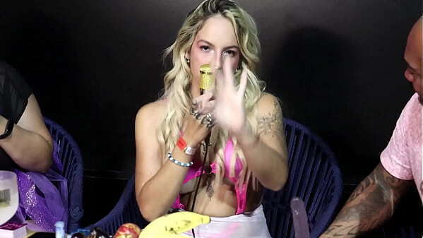 Ser&aacute_ j&aacute_ sexo piscina mar? Anal? Respondeu Jogo Safadeza Marilia Oliveira