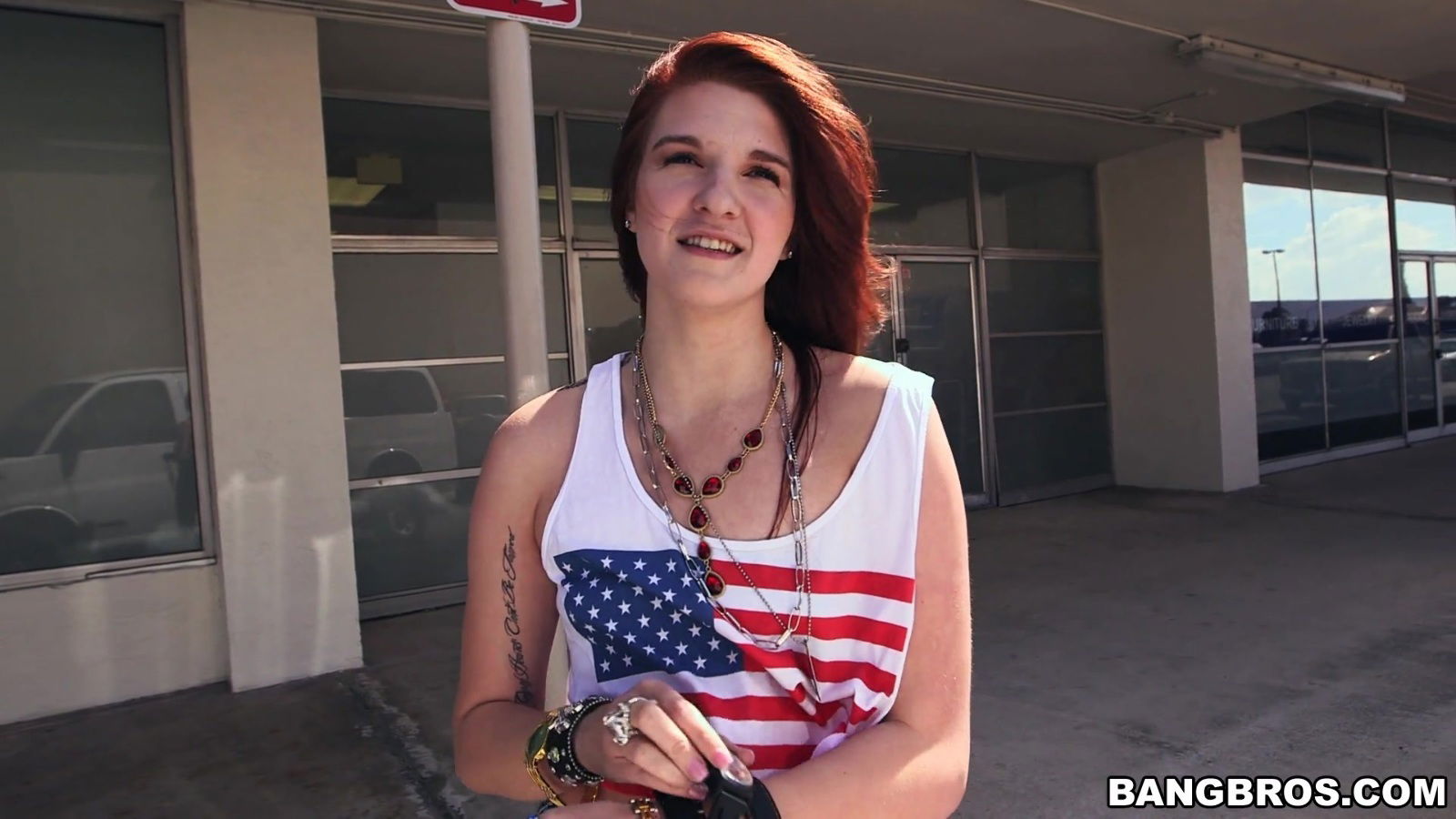 Sexy amateur Miranda Mills gets into ride hard dick