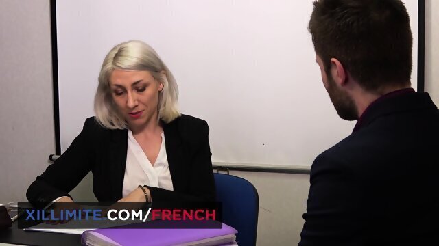 Julie Holly-La Recruteuse Cougar Affame