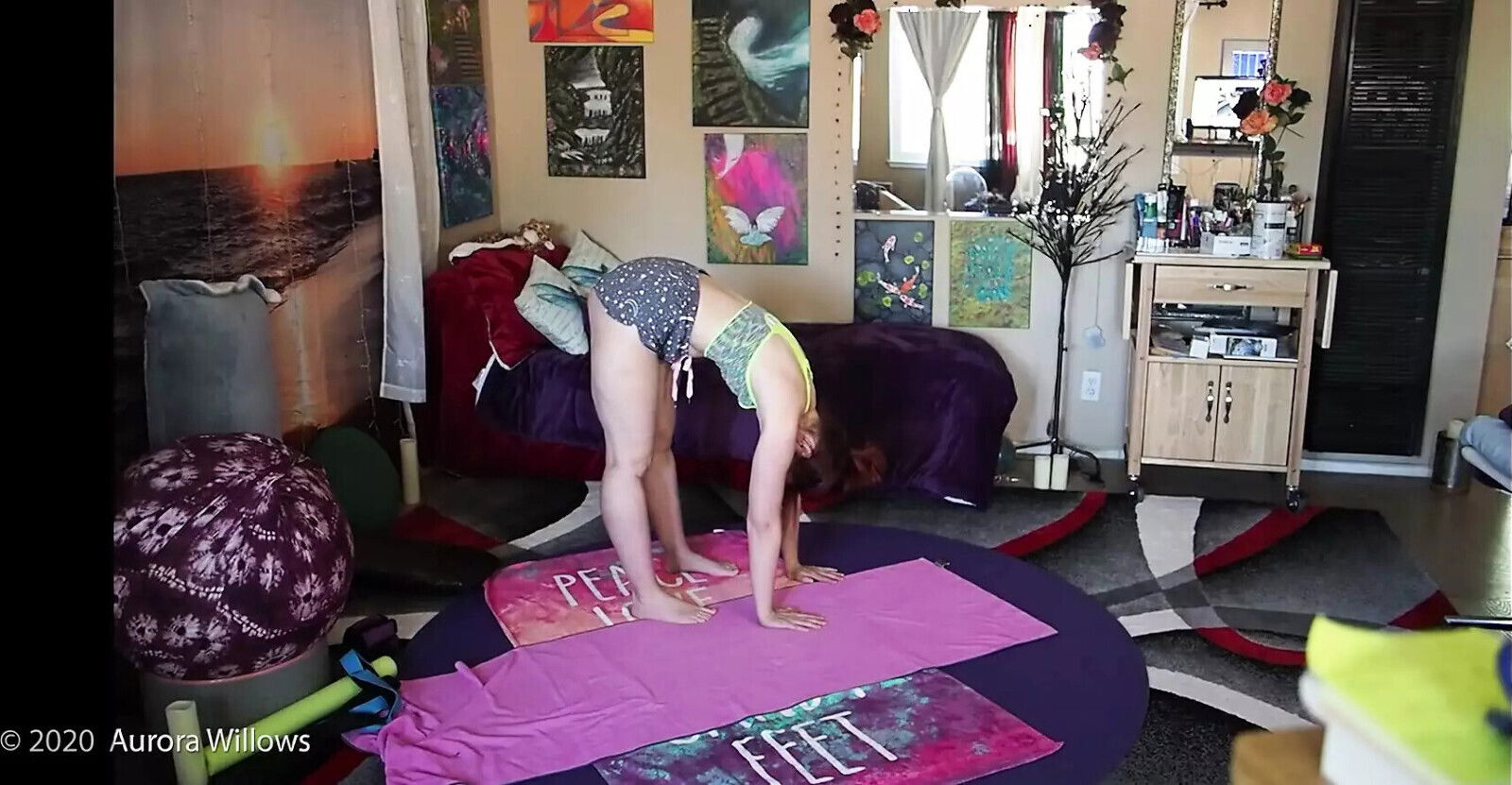 Quick body flow sexy shorts today, come stretch with