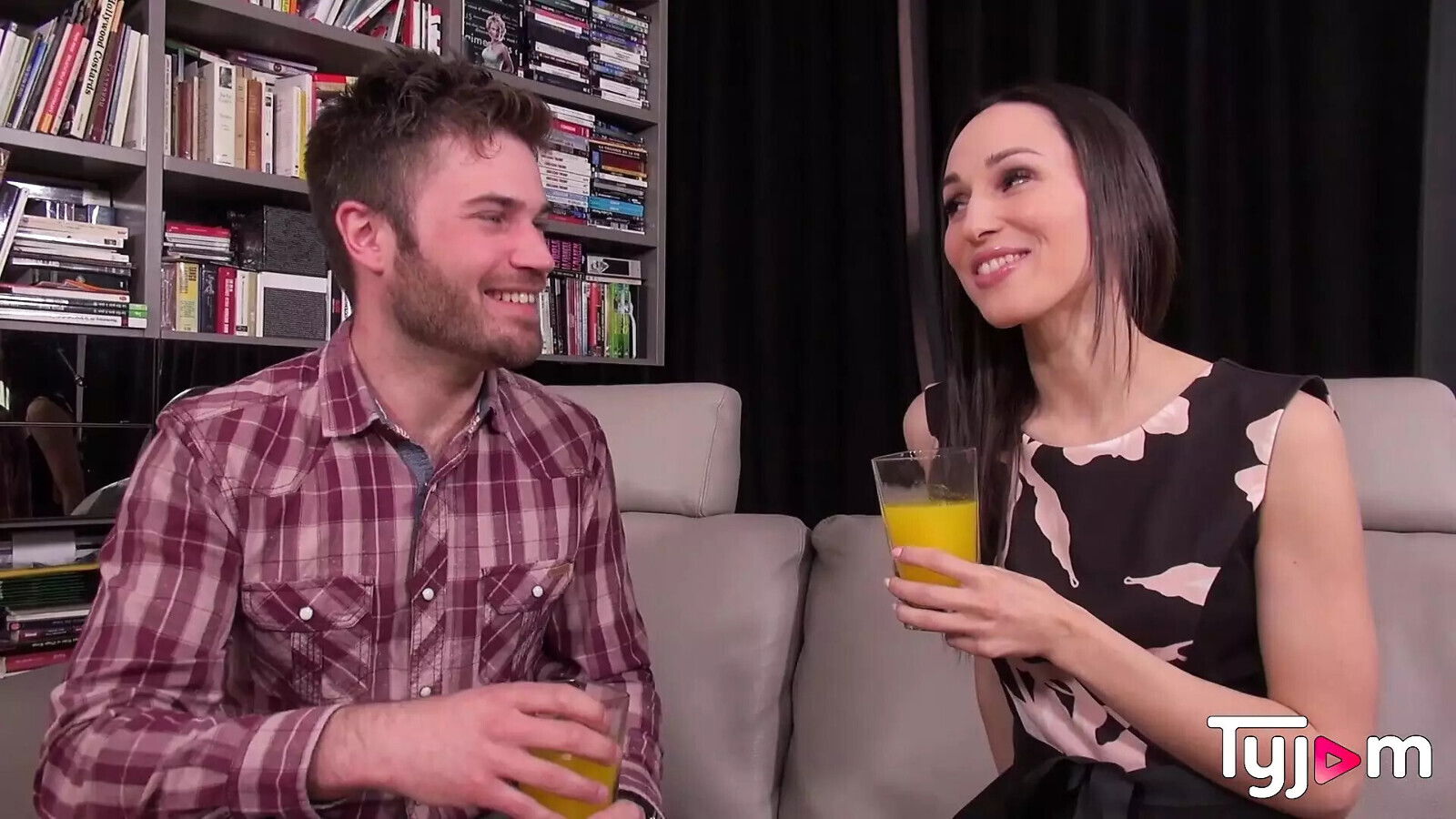 Super sexy anal-queen Moon gets pleasure from hardcore