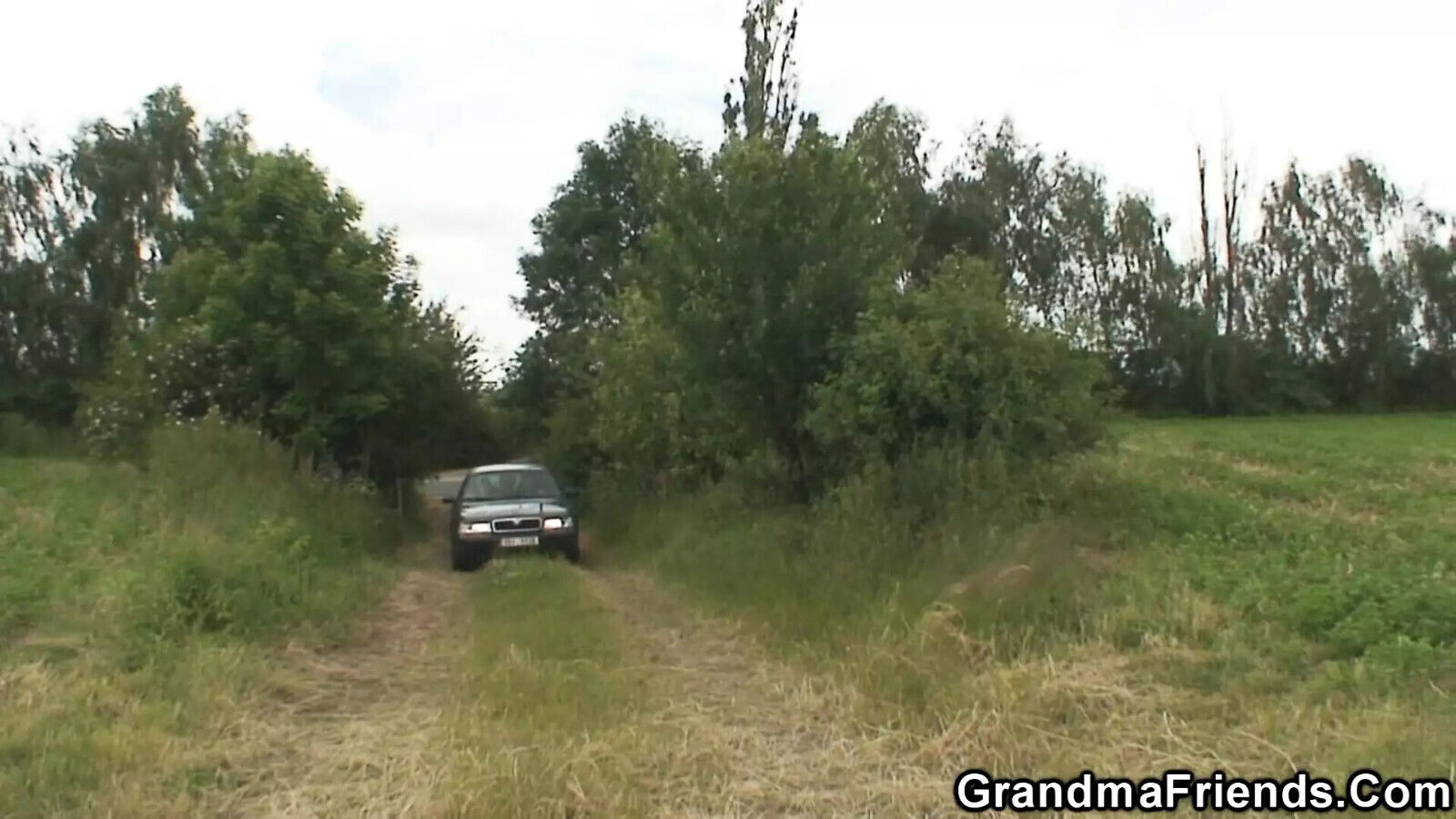 buddy share mature woman outdoors