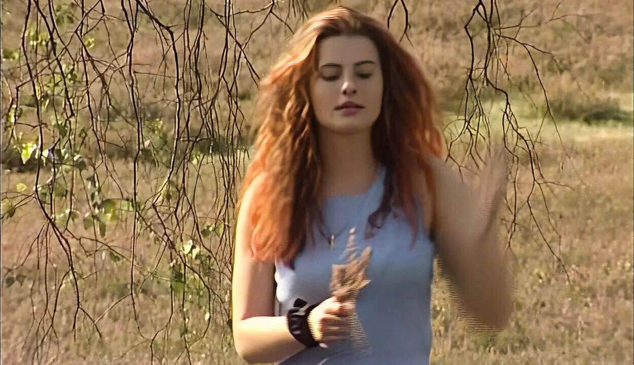 Young teen shows naked pussy