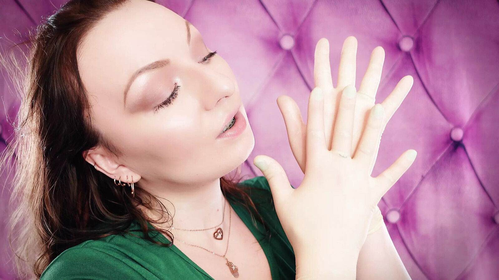 ASMR: gloves fetish. Double latex gloves. Grander. (SFW)
