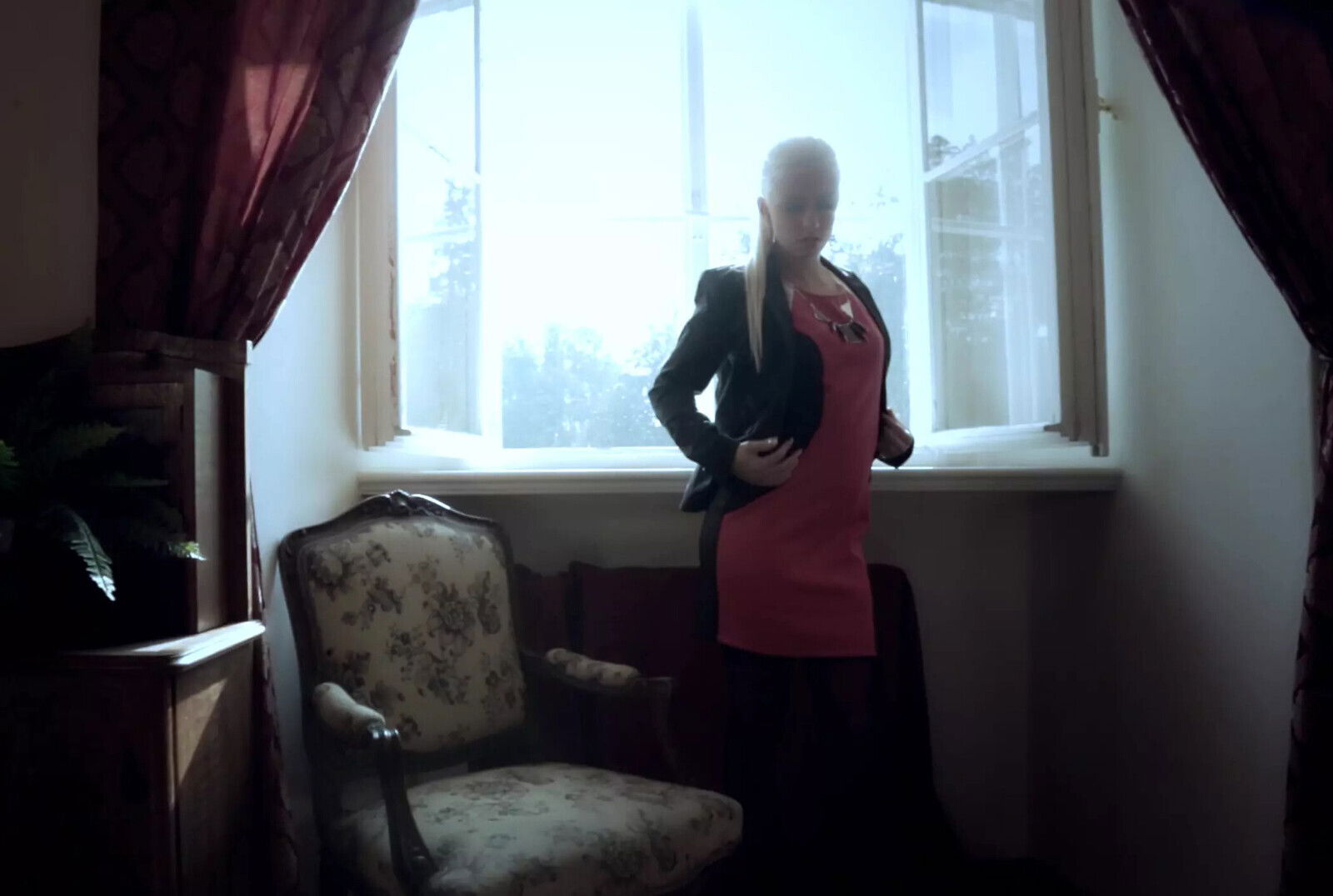 Jessie Volt Looks Stunning Masturbates Window