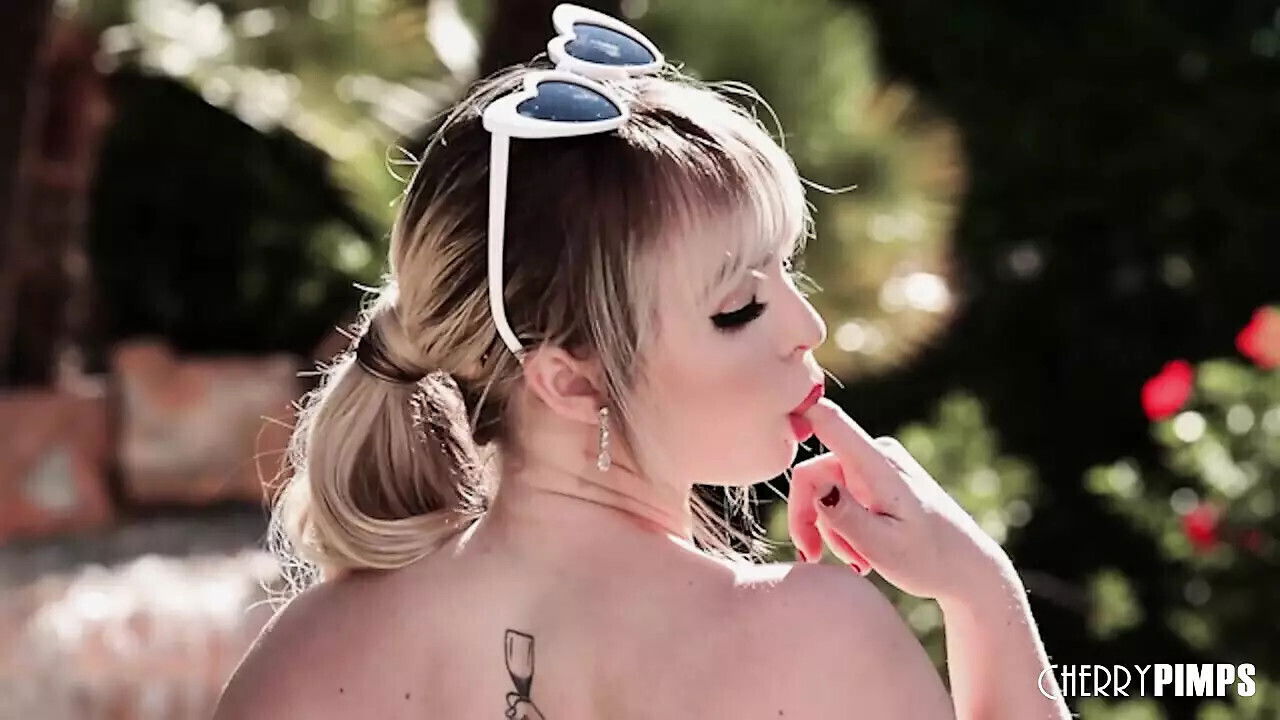 Real Bouncing Bell Cherry Year Solo Blonde Masturbating Outside Bikini