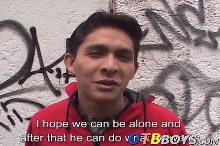 Three horny amateur twinks have kinky threesome