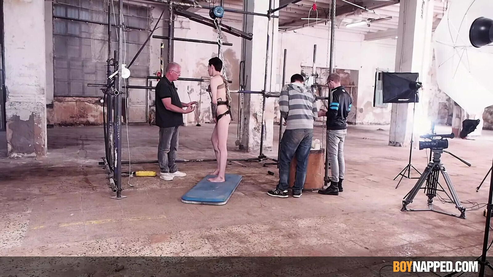 Bound Chase Parker endures torment from kinky Xavier Sibley