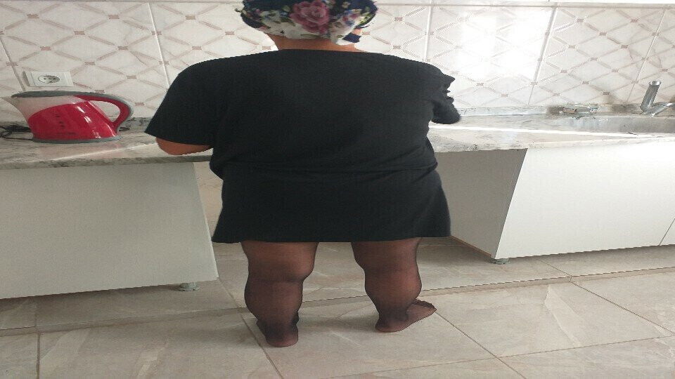 Sexy legs nylons while stepmom makes stuffed kitchen