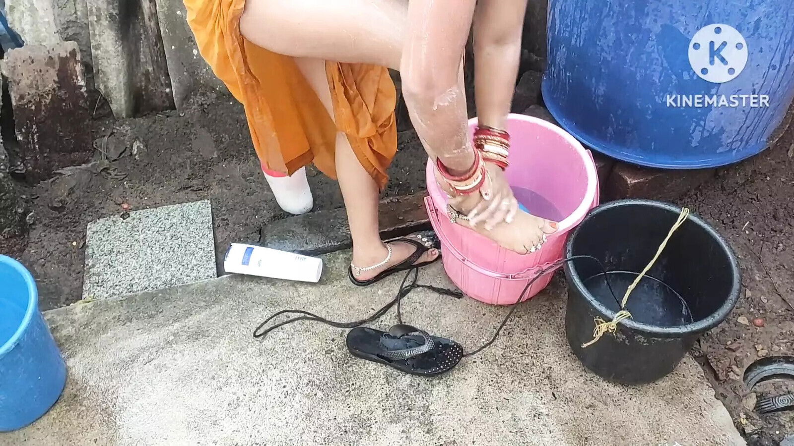 Anita yadav bathing outside with boobs