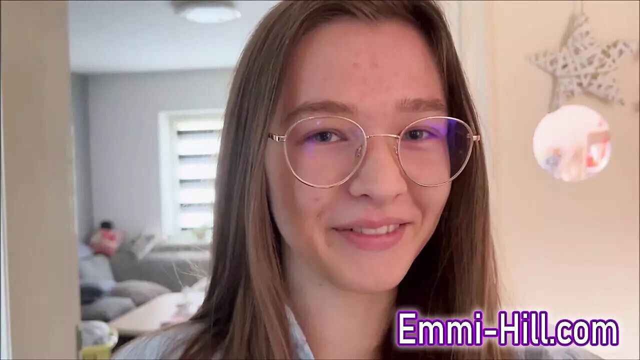 OUTDOOR SQUIRT!!! 18yo Skinny Teen fucks huge pussy outside till squirting