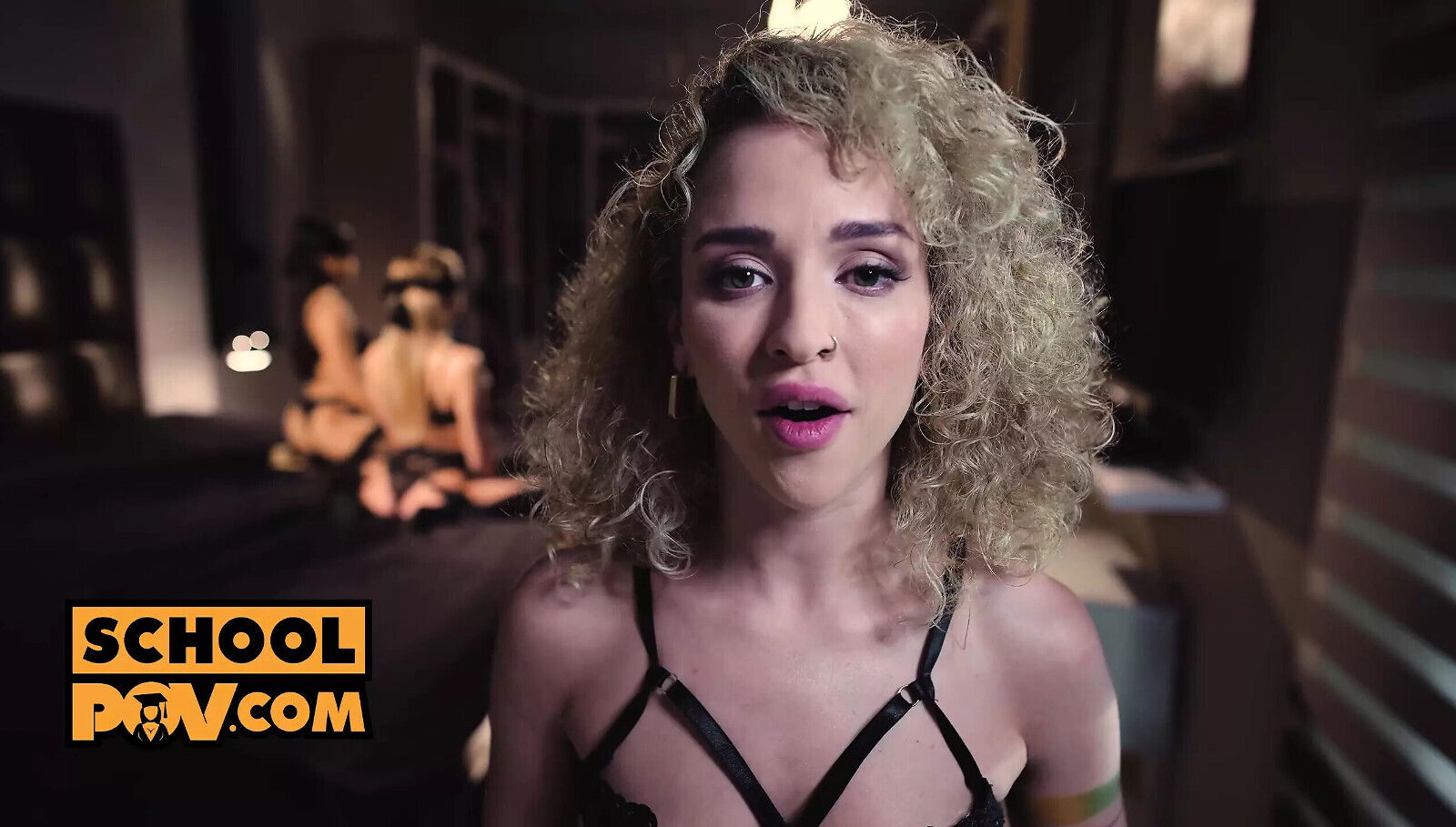 Dorm room foursome with babes Geisha Kyd, Thai Alexa Flexy