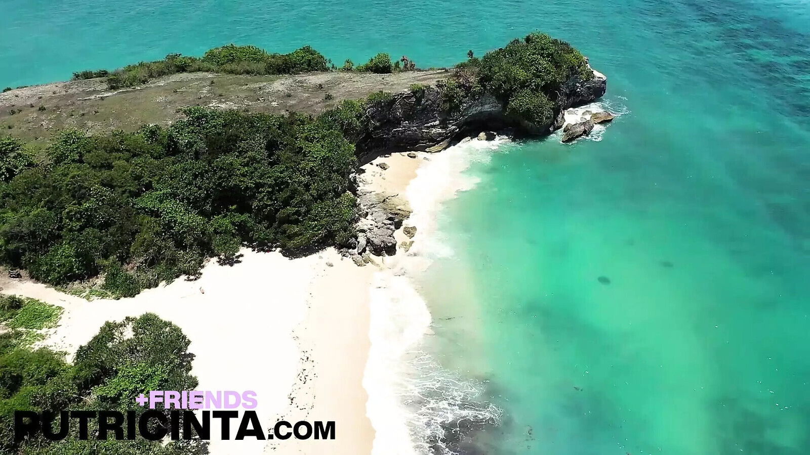 Horny Asian Putri Cinta fucked beach