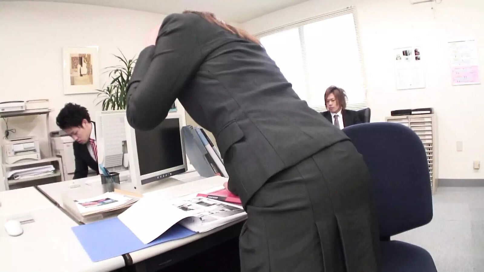 SKINNY GIRL ENJOYS VIBRATOR CLIT BEFORE RIDING