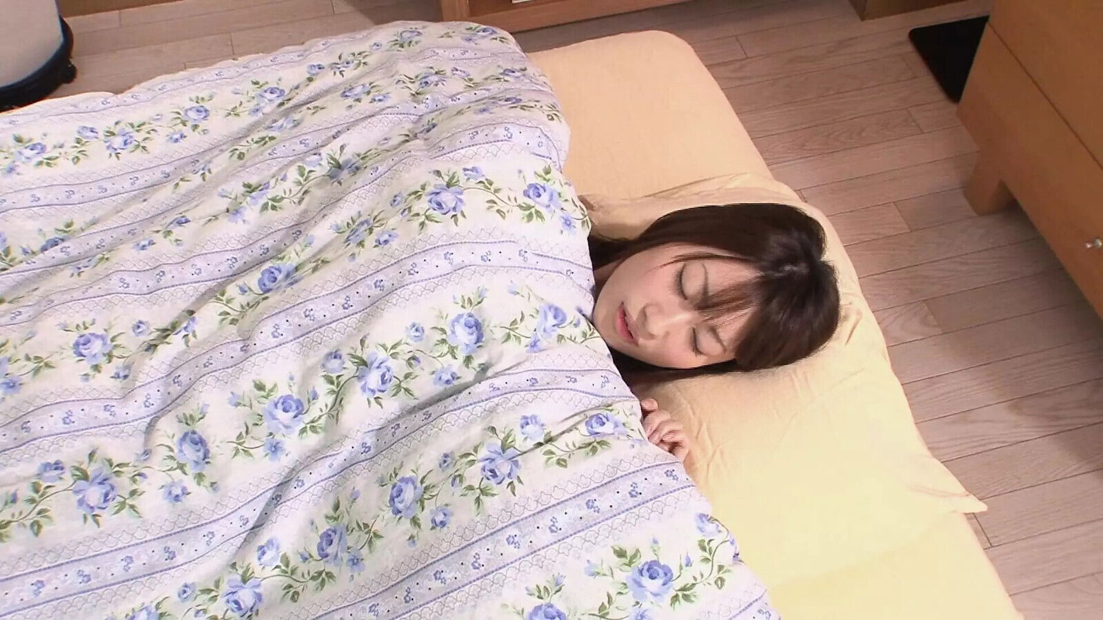 MILF SUCKS HARD COCKS THEN GETS HARD FUCK