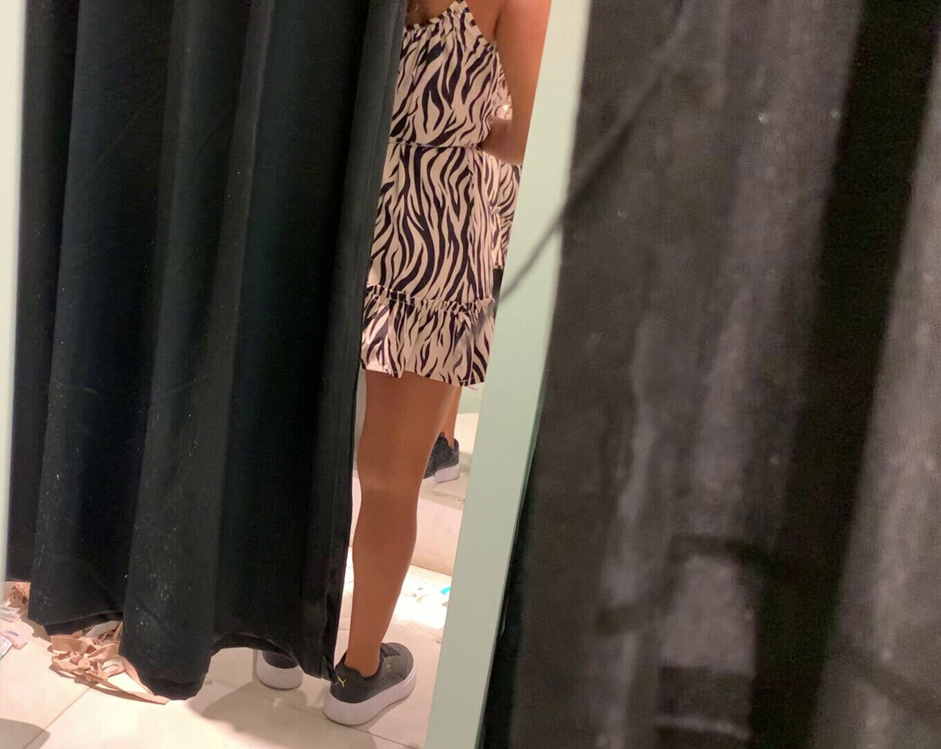 RECORDING SEXY GIRL PUBLIC DRESSING ROOM, ALMOST CAUGHT