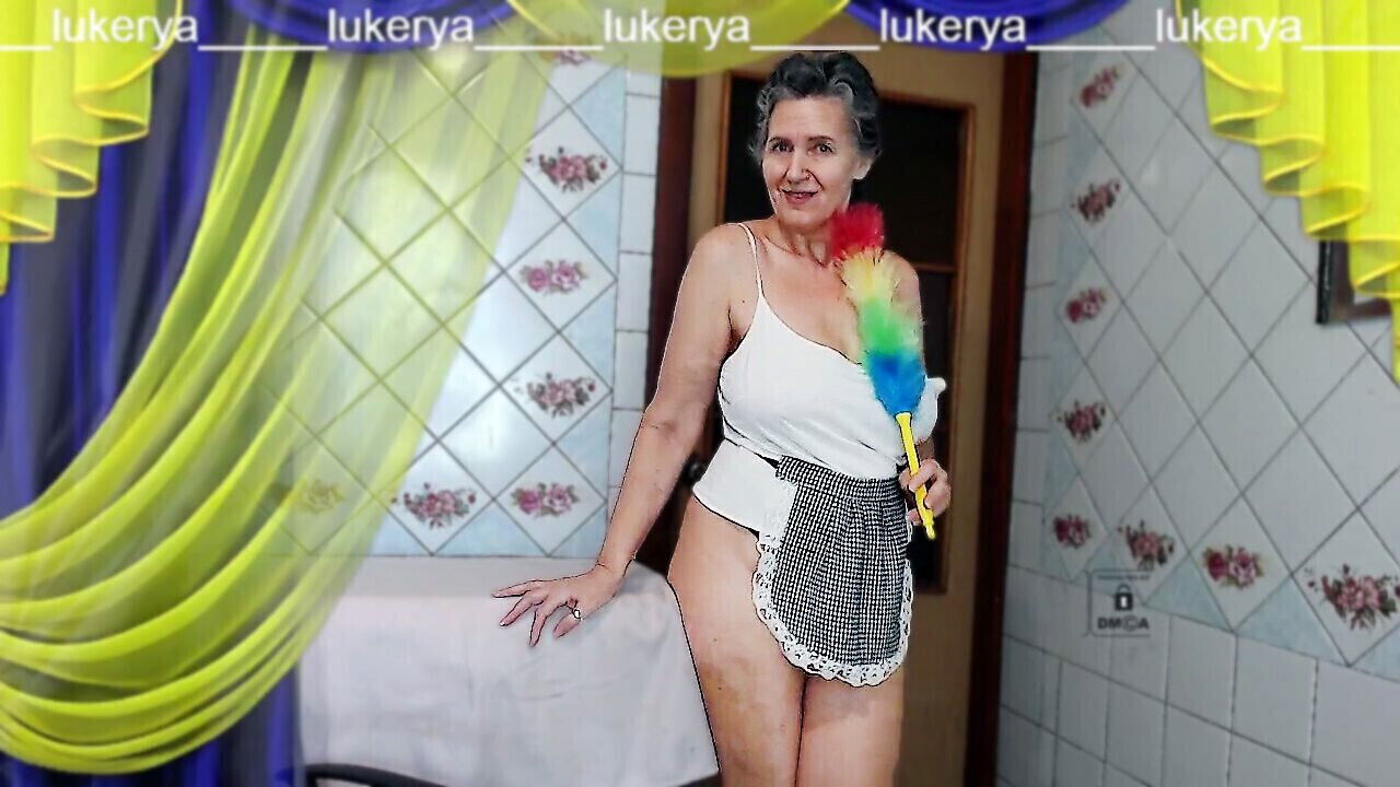 Housewife Lukeri meets kitchen with erotic cleaning cheerful flirting