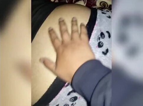 Tocándola antes del sexo😏