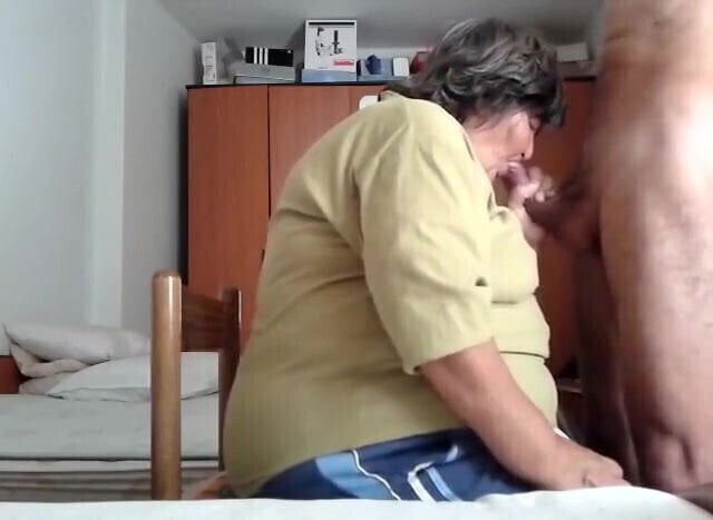 Nice blow job from BBW granny