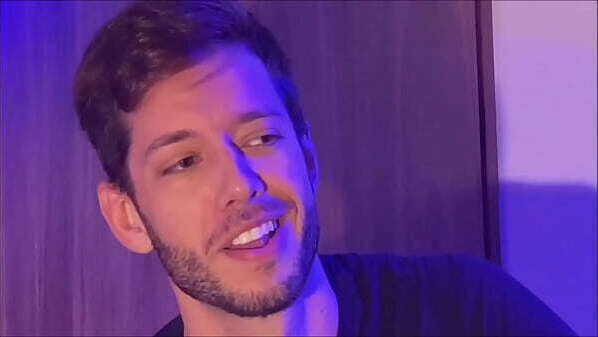 NOVINHO REALIZANDO FETISH