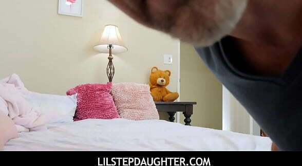 LilStepDaughter Leia doesn'_t know perv stepdad secretly installed hidden camera inside room watches masturbate