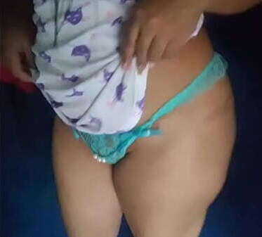 Esposo lleg&oacute_ casa encuentra barriendo aguanto ganas cogerme hago rica chupada mete polla dulce co&ntilde_o