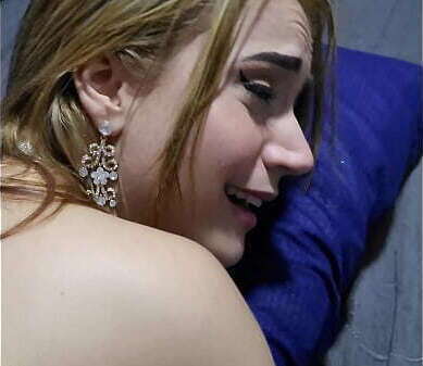 Estava Dando Marido, n&atilde_o Resisti Chamei Amigo Dele Botar Cuzinho Tamb&eacute_m, Fiquei Toda Arrombada Cheia Porra Dentro!!