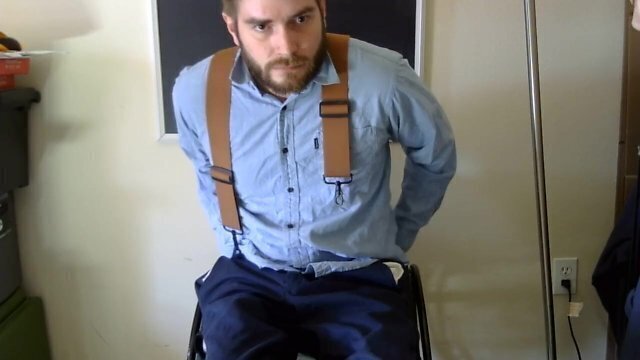Wheelchair changes clothes, legs spasm