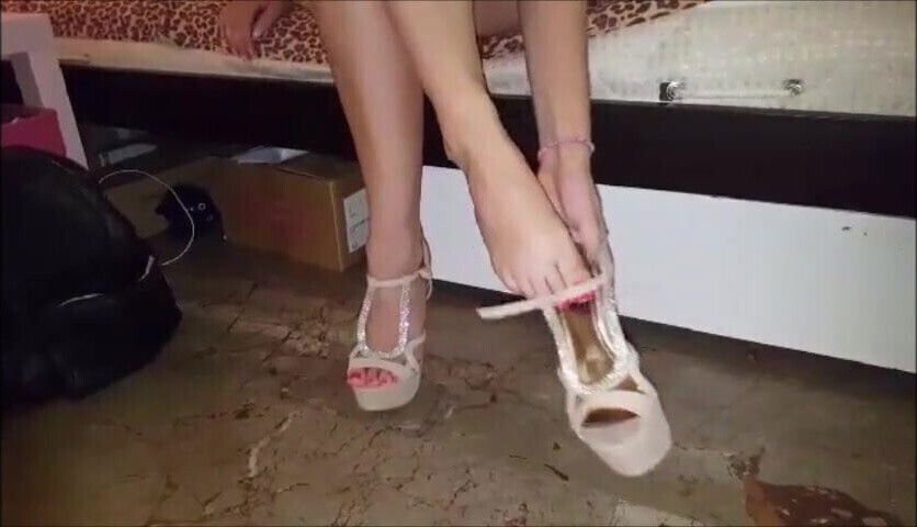 Noulita's sexy feet legs, part