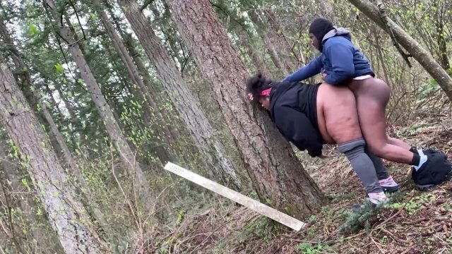 Pregnant gets huge creampie nature park