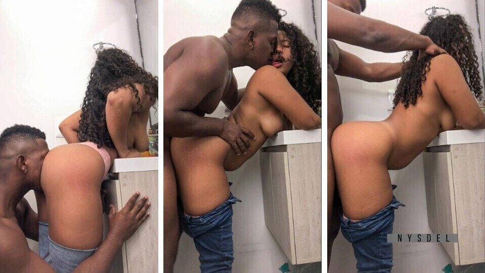 fuck with girlfriend bathroom restaurant almost caught -Amateur couple- Nysdel