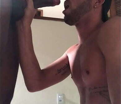 Mamando h&eacute_tero gostoso